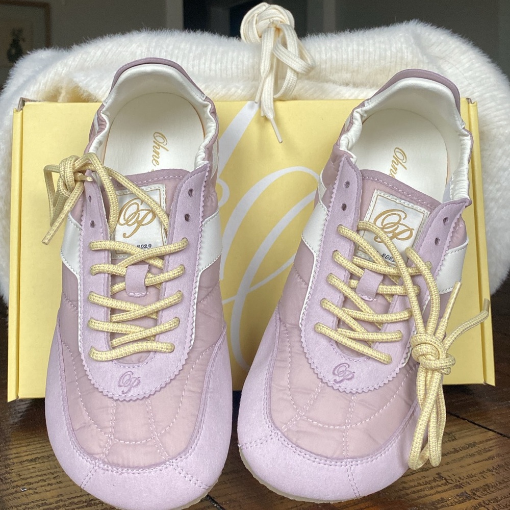 Barefoot Sneakerina in Pink and White